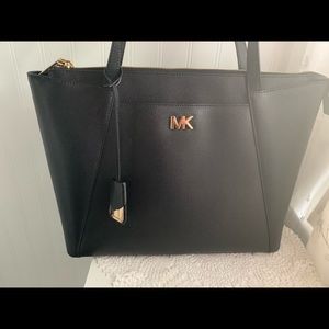 Michael Kors Bags - Michael Kors tote great condition Michael Kors Bags - Michael Kors tote great condition